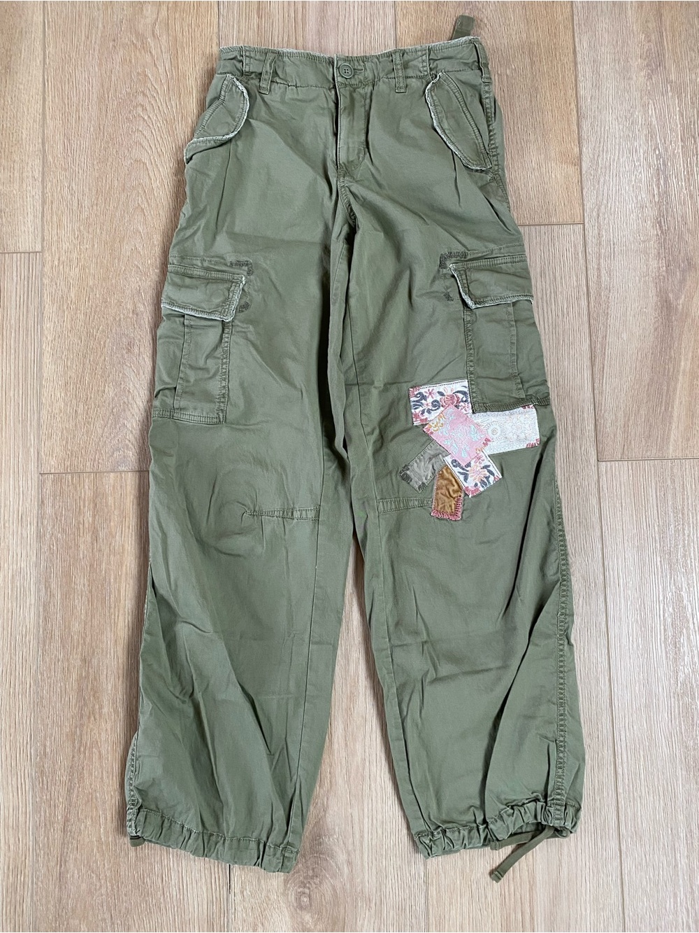 Abercrombie & Fitch Low Rise Ultra Loose Cargo Pants